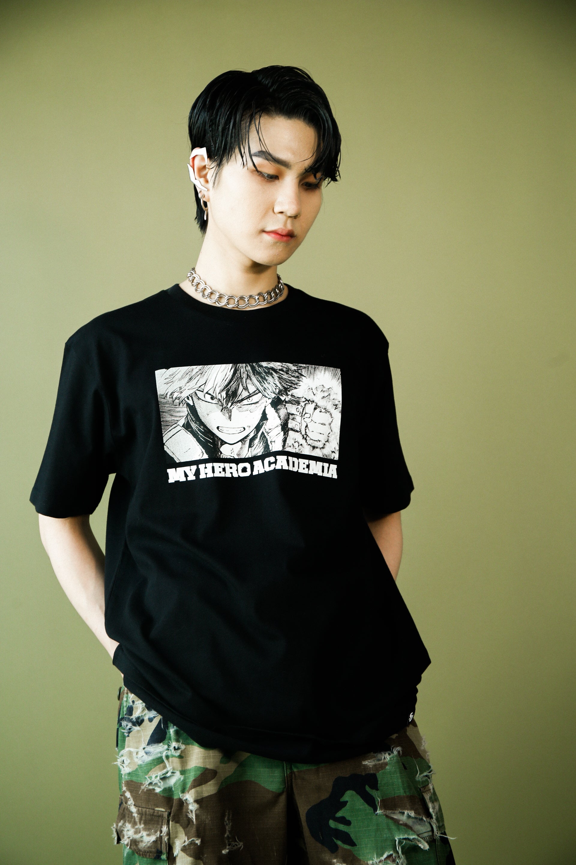 Front view. My Hero Academia Todoroki Tee / Tshirt - Black