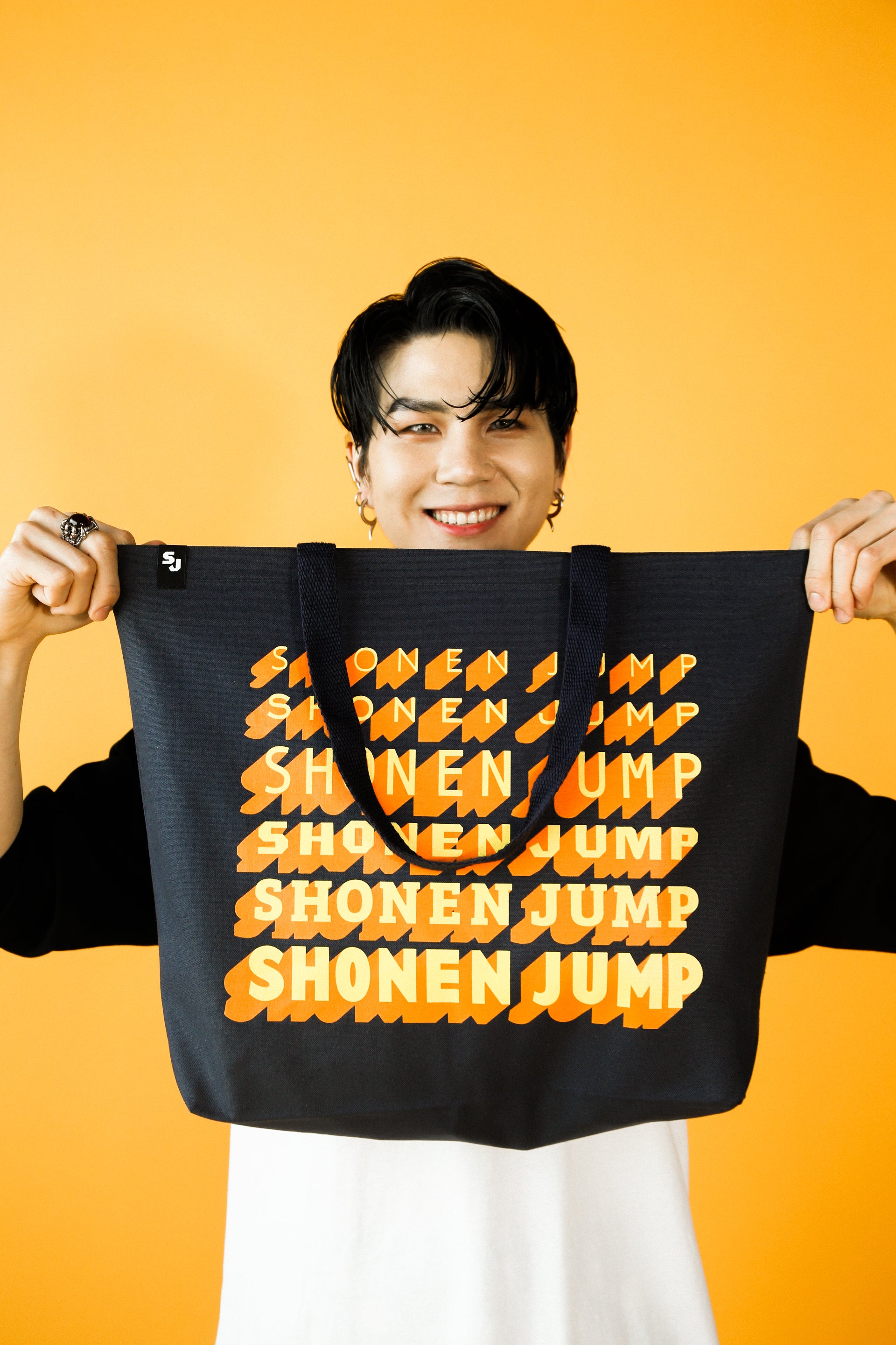 Shonen Jump Logo Stack Tote Bag Model holding